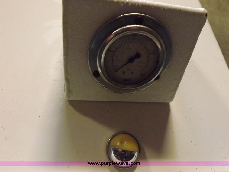 image for item H9056 Melroe 220 spray coupe