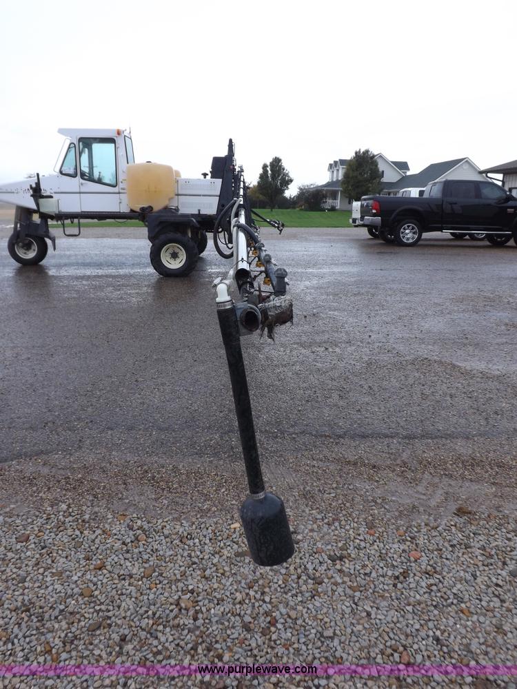 image for item H9056 Melroe 220 spray coupe