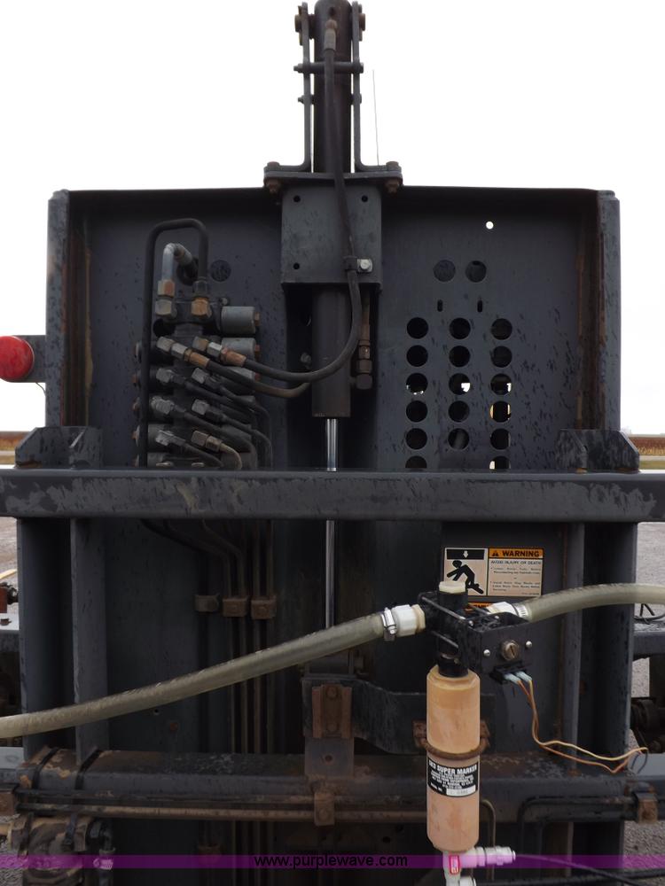 image for item H9056 Melroe 220 spray coupe