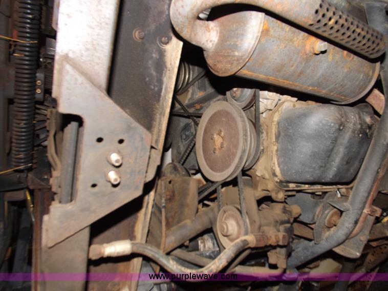 image for item H9056 Melroe 220 spray coupe