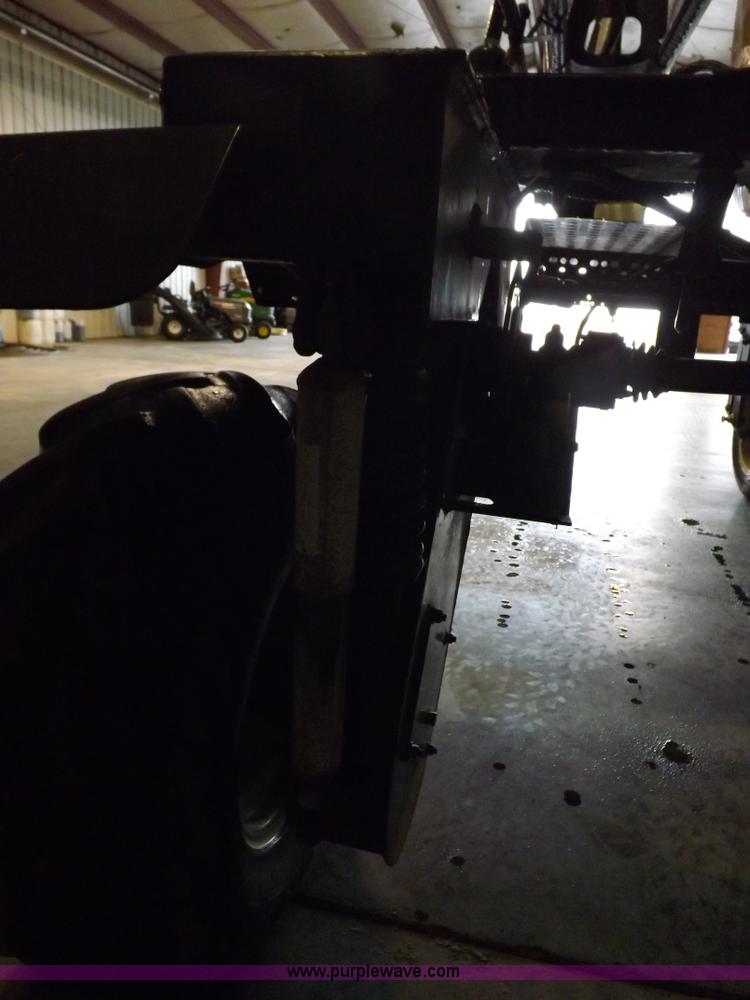 image for item H9056 Melroe 220 spray coupe