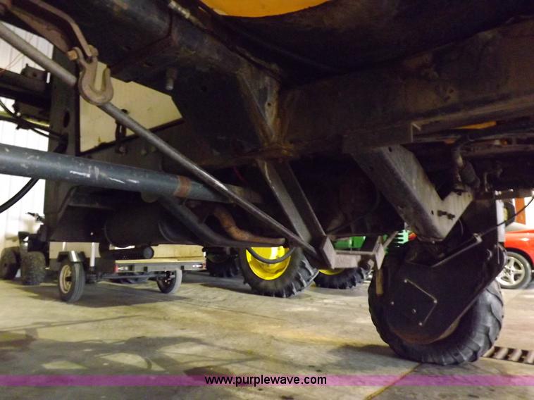 image for item H9056 Melroe 220 spray coupe