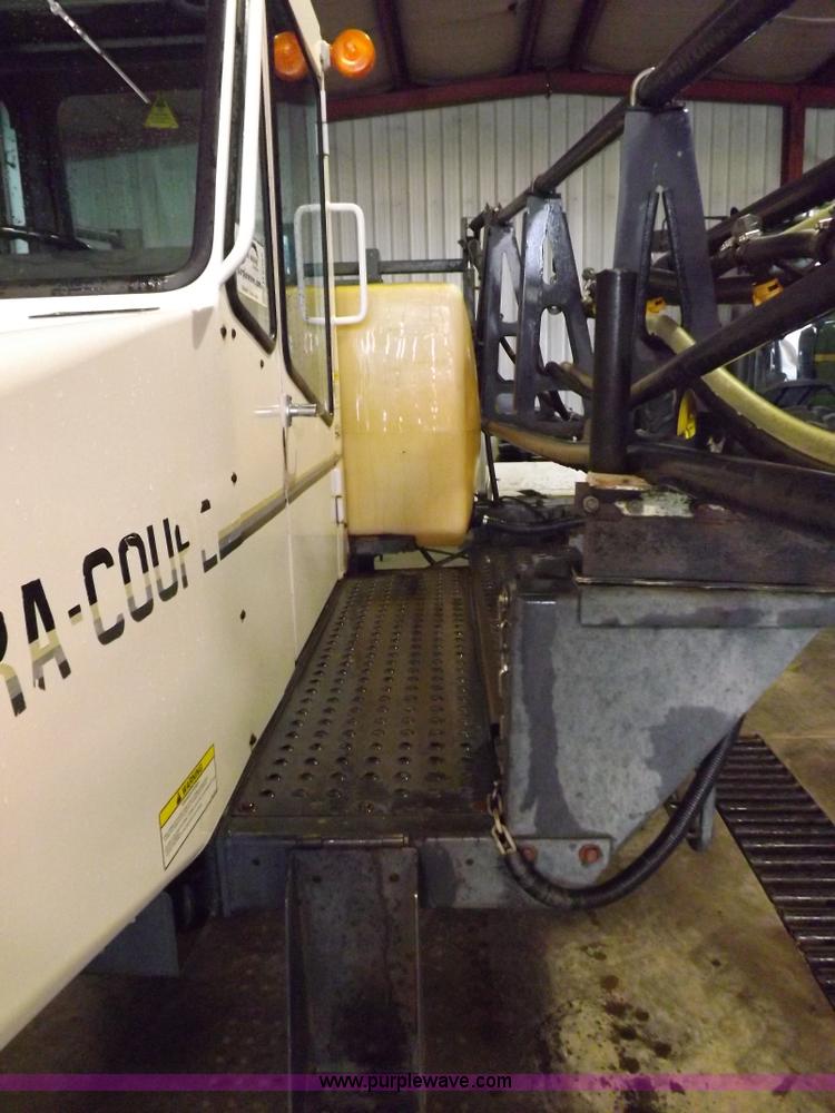 image for item H9056 Melroe 220 spray coupe