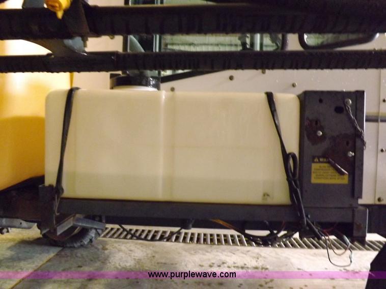 image for item H9056 Melroe 220 spray coupe