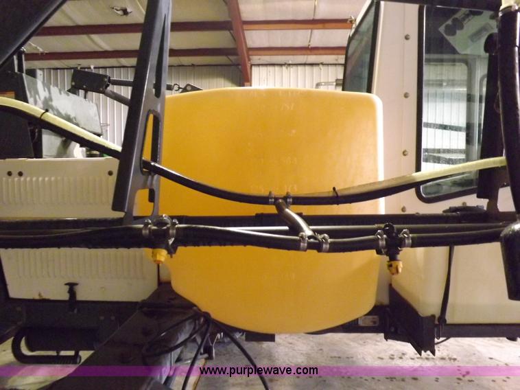 image for item H9056 Melroe 220 spray coupe