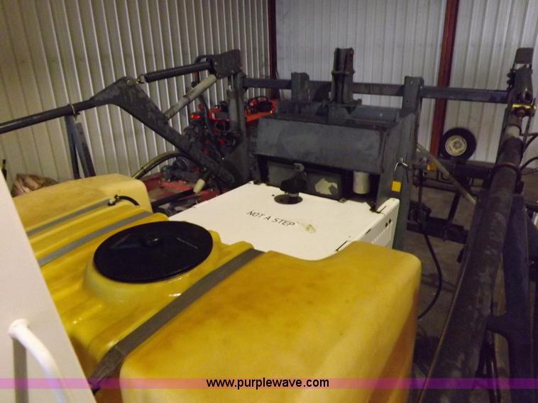 image for item H9056 Melroe 220 spray coupe