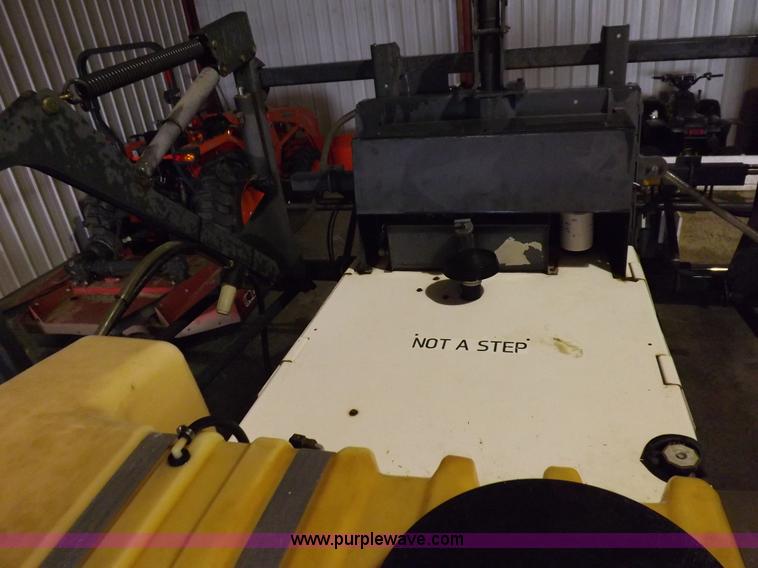 image for item H9056 Melroe 220 spray coupe