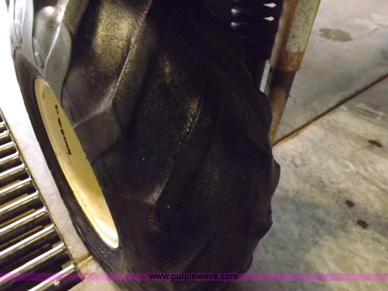 image for item H9056 Melroe 220 spray coupe