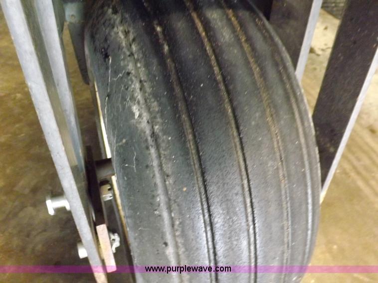 image for item H9056 Melroe 220 spray coupe