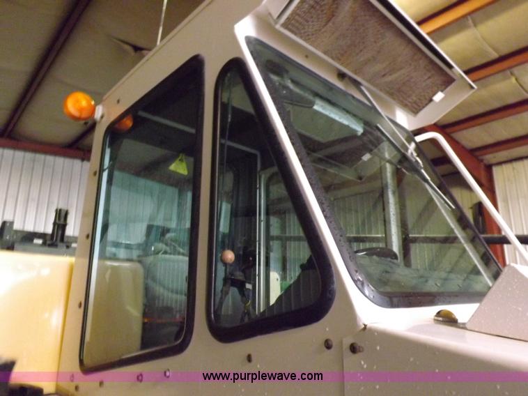 image for item H9056 Melroe 220 spray coupe