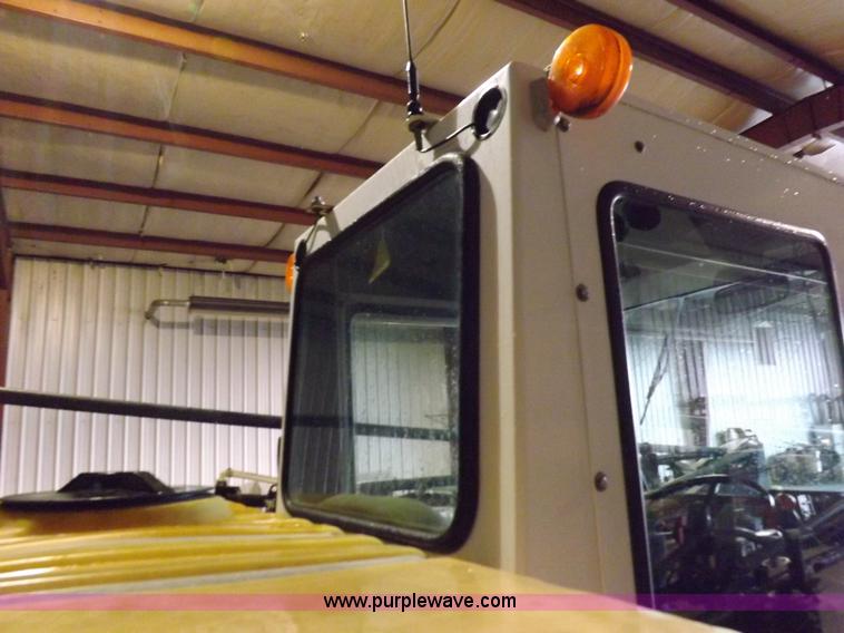 image for item H9056 Melroe 220 spray coupe