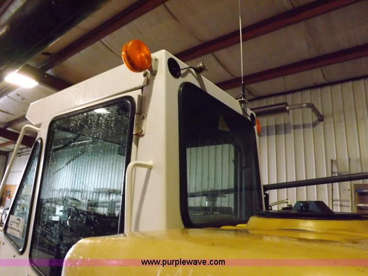 image for item H9056 Melroe 220 spray coupe