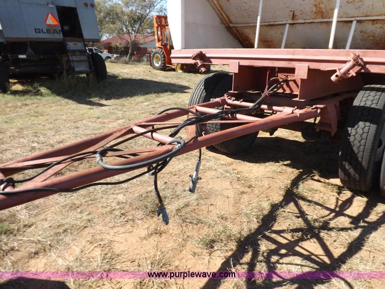 image for item H9085 1966 Utility pup grain trailer