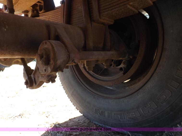 image for item H9085 1966 Utility pup grain trailer