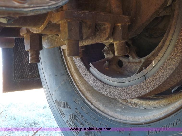 image for item H9085 1966 Utility pup grain trailer