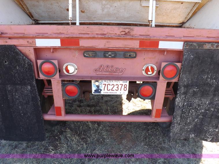 image for item H9085 1966 Utility pup grain trailer