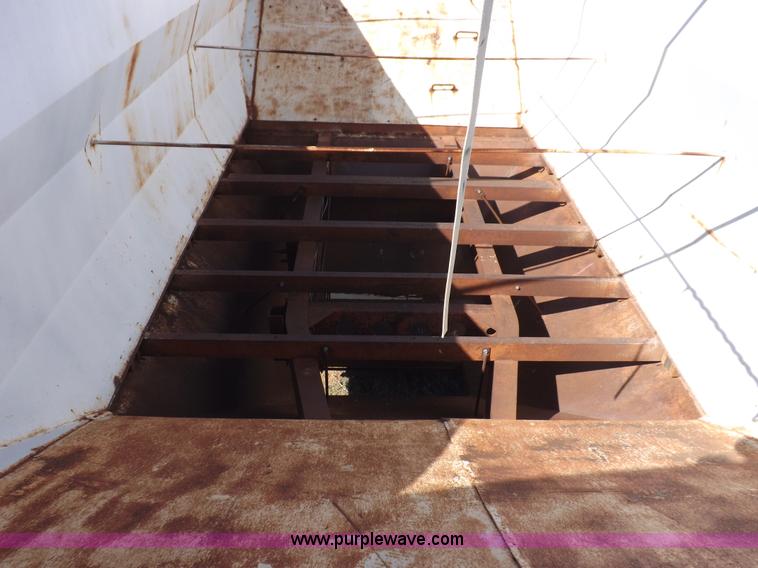 image for item H9085 1966 Utility pup grain trailer