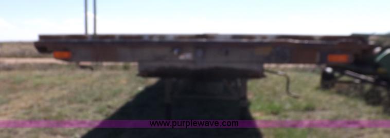 image for item H9086 2003 Transcraft TL2000F3 flatbed trailer