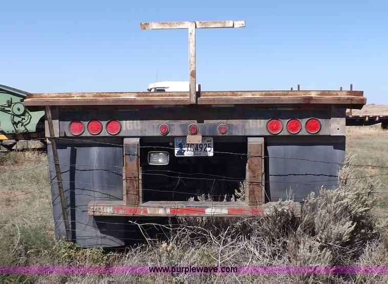 image for item H9086 2003 Transcraft TL2000F3 flatbed trailer