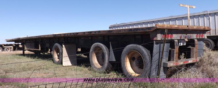 image for item H9086 2003 Transcraft TL2000F3 flatbed trailer