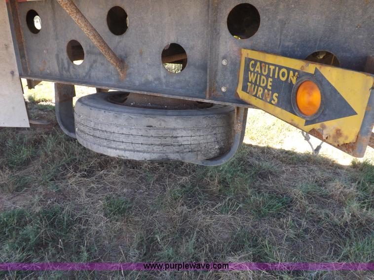 image for item H9086 2003 Transcraft TL2000F3 flatbed trailer