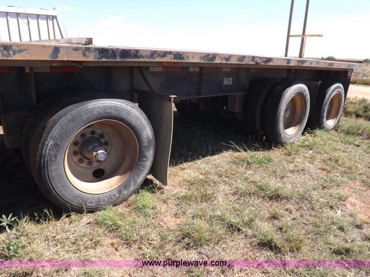 image for item H9086 2003 Transcraft TL2000F3 flatbed trailer