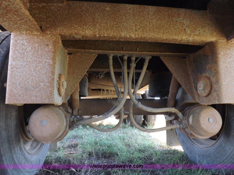 image for item H9086 2003 Transcraft TL2000F3 flatbed trailer