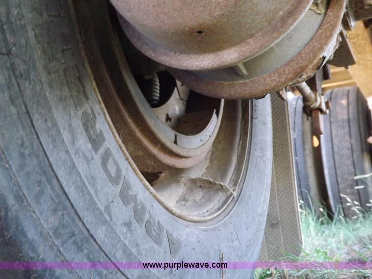 image for item H9086 2003 Transcraft TL2000F3 flatbed trailer