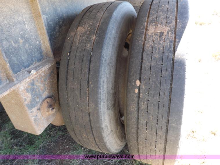 image for item H9086 2003 Transcraft TL2000F3 flatbed trailer