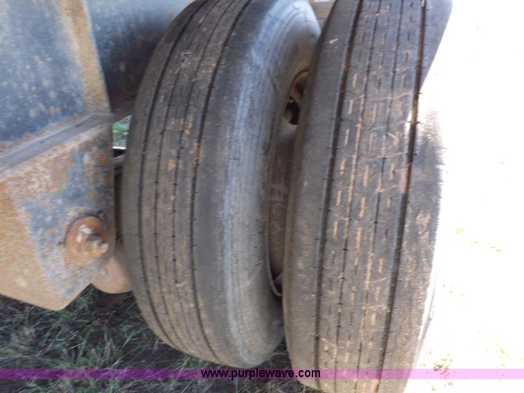 image for item H9086 2003 Transcraft TL2000F3 flatbed trailer