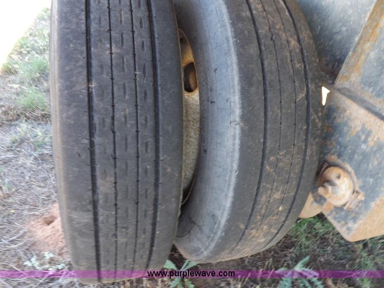 image for item H9086 2003 Transcraft TL2000F3 flatbed trailer