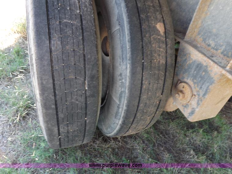 image for item H9086 2003 Transcraft TL2000F3 flatbed trailer