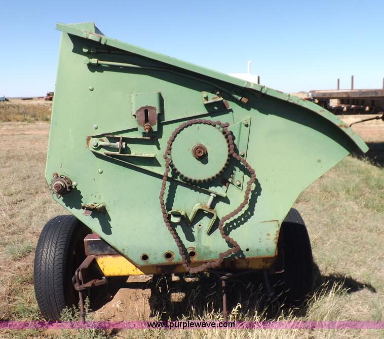 image for item H9087 John Deere 212 header