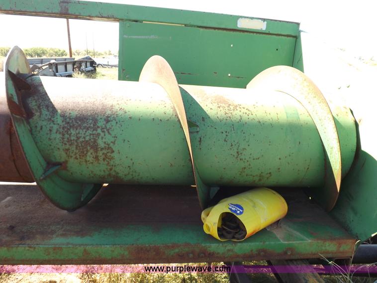 image for item H9087 John Deere 212 header
