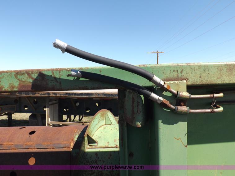 image for item H9087 John Deere 212 header