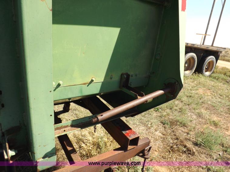 image for item H9087 John Deere 212 header