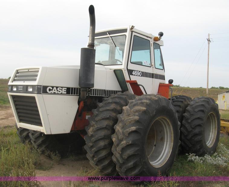 image for item H9492 1980 Case 4690 4WD tractor