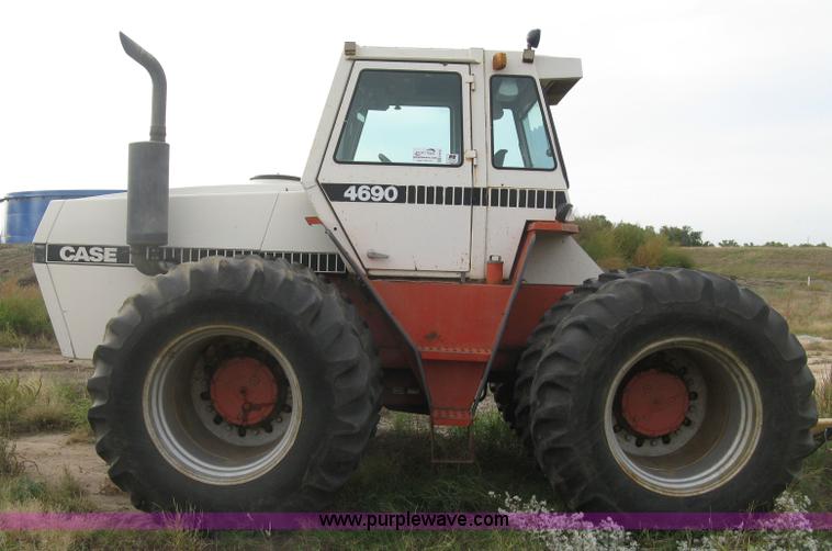 image for item H9492 1980 Case 4690 4WD tractor