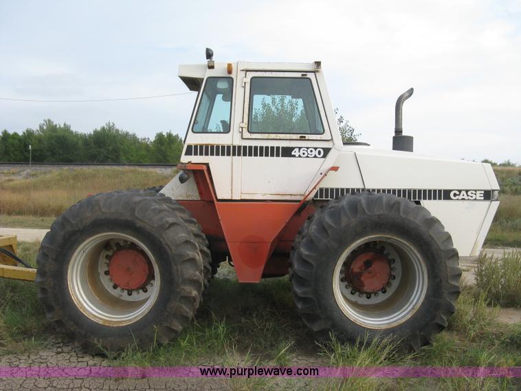 image for item H9492 1980 Case 4690 4WD tractor