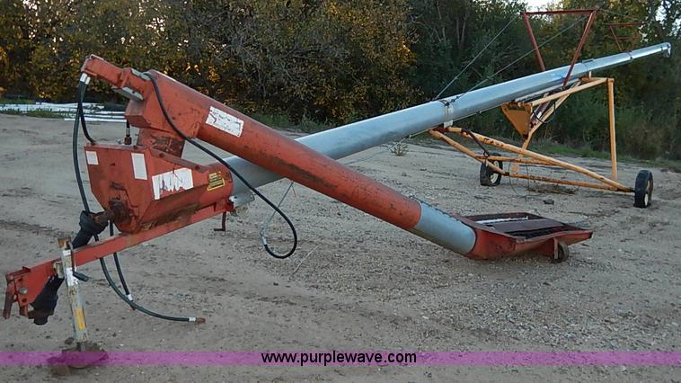 image for item I5341 Hutchinson Mayrath 55' swing hopper auger