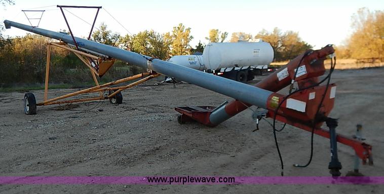 image for item I5341 Hutchinson Mayrath 55' swing hopper auger