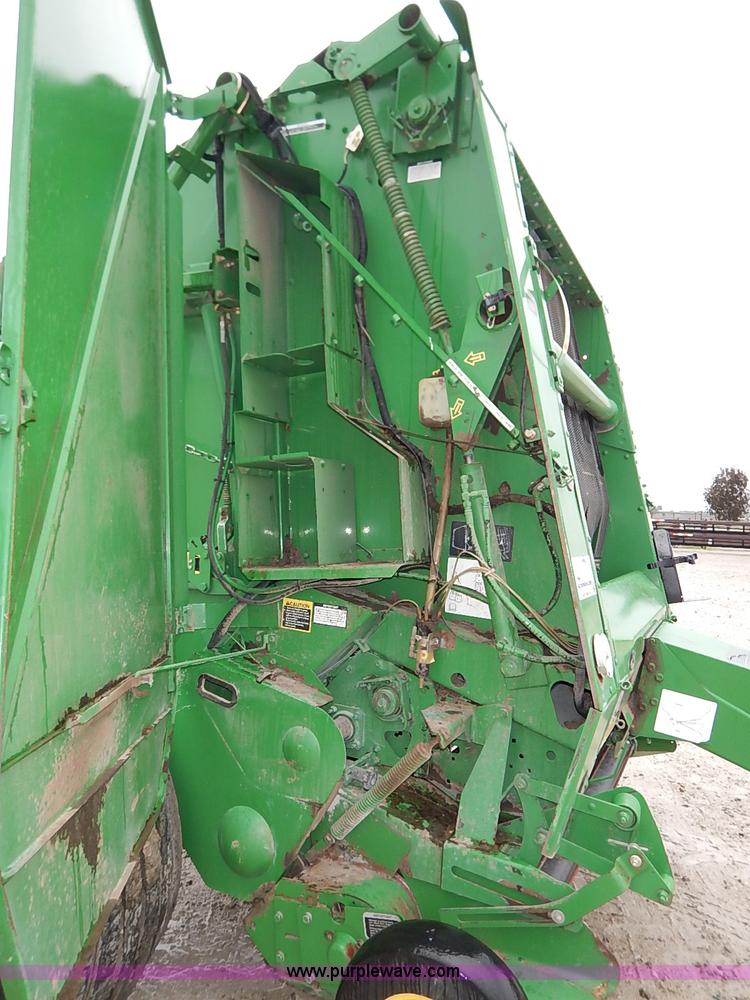 image for item I5390 2007 John Deere 568 round baler