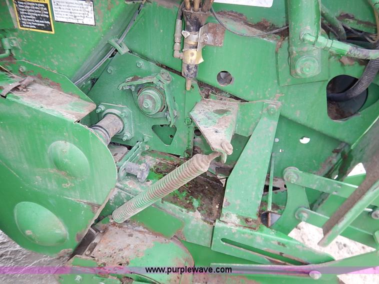 image for item I5390 2007 John Deere 568 round baler