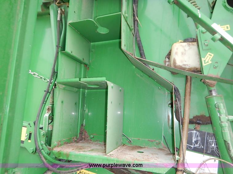 image for item I5390 2007 John Deere 568 round baler