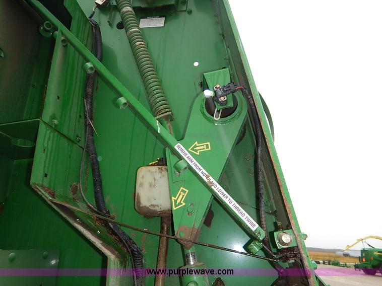 image for item I5390 2007 John Deere 568 round baler