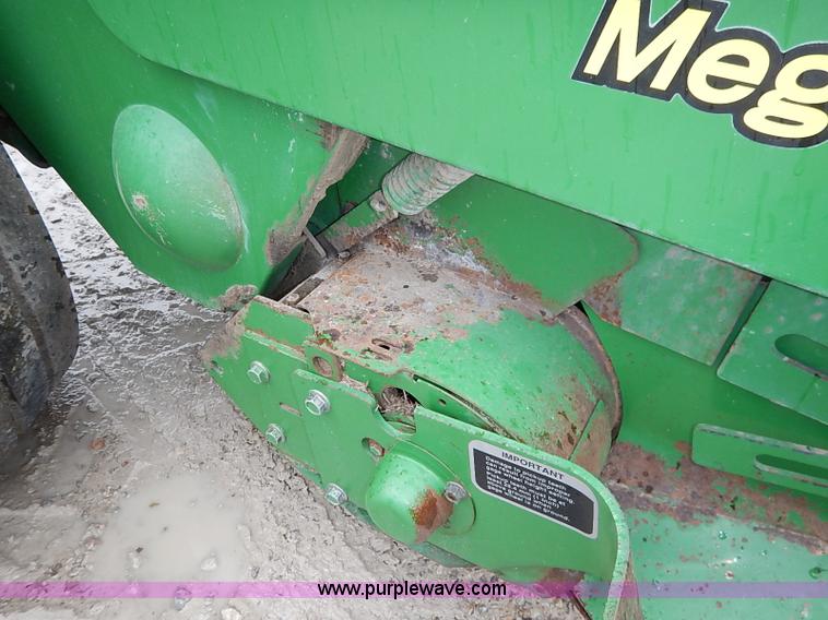 image for item I5390 2007 John Deere 568 round baler