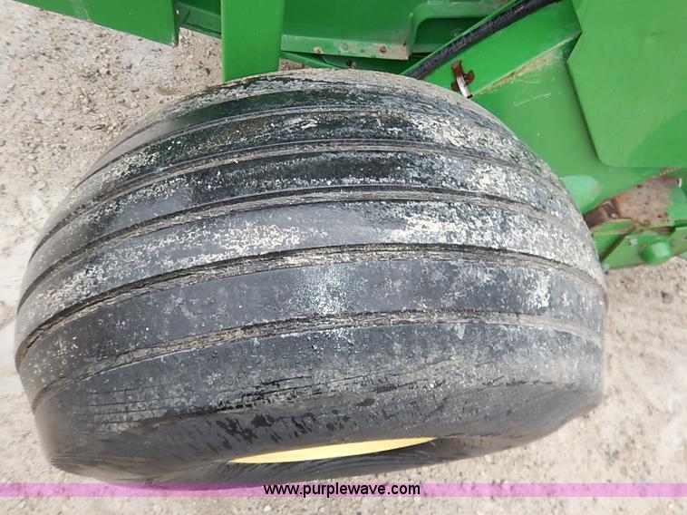 image for item I5390 2007 John Deere 568 round baler