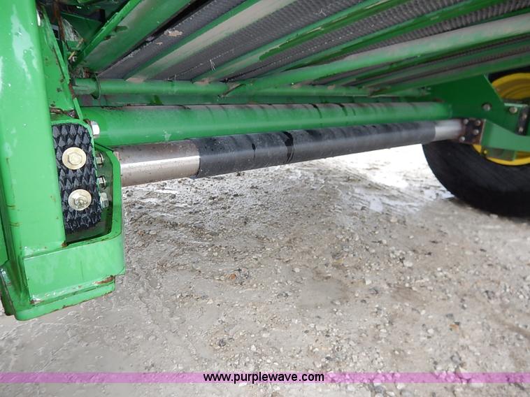 image for item I5390 2007 John Deere 568 round baler