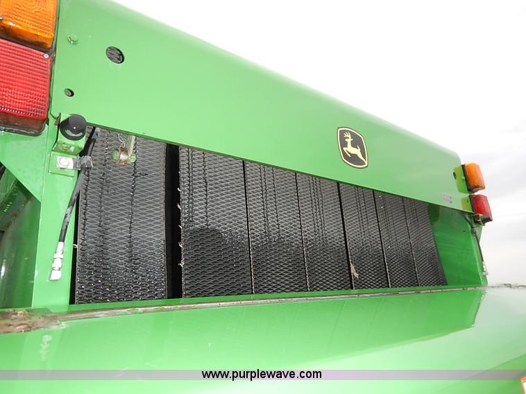 image for item I5390 2007 John Deere 568 round baler