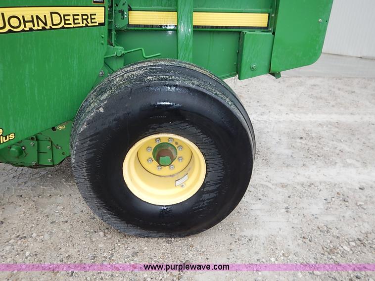 image for item I5390 2007 John Deere 568 round baler